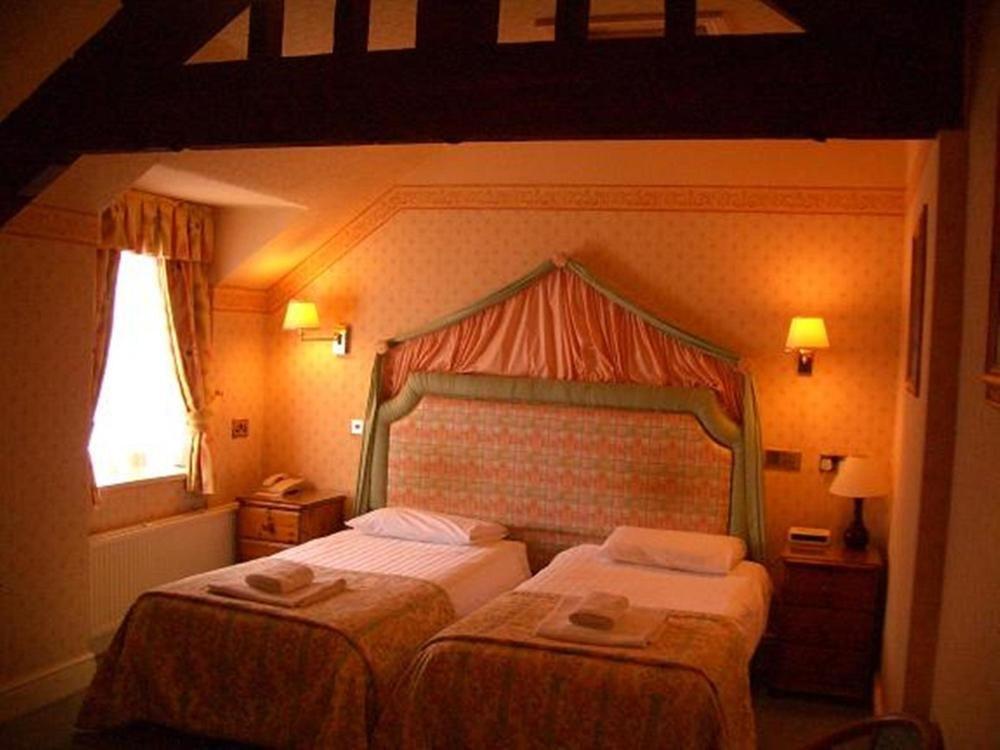 Cross Lanes Hotel Wrexham Room photo