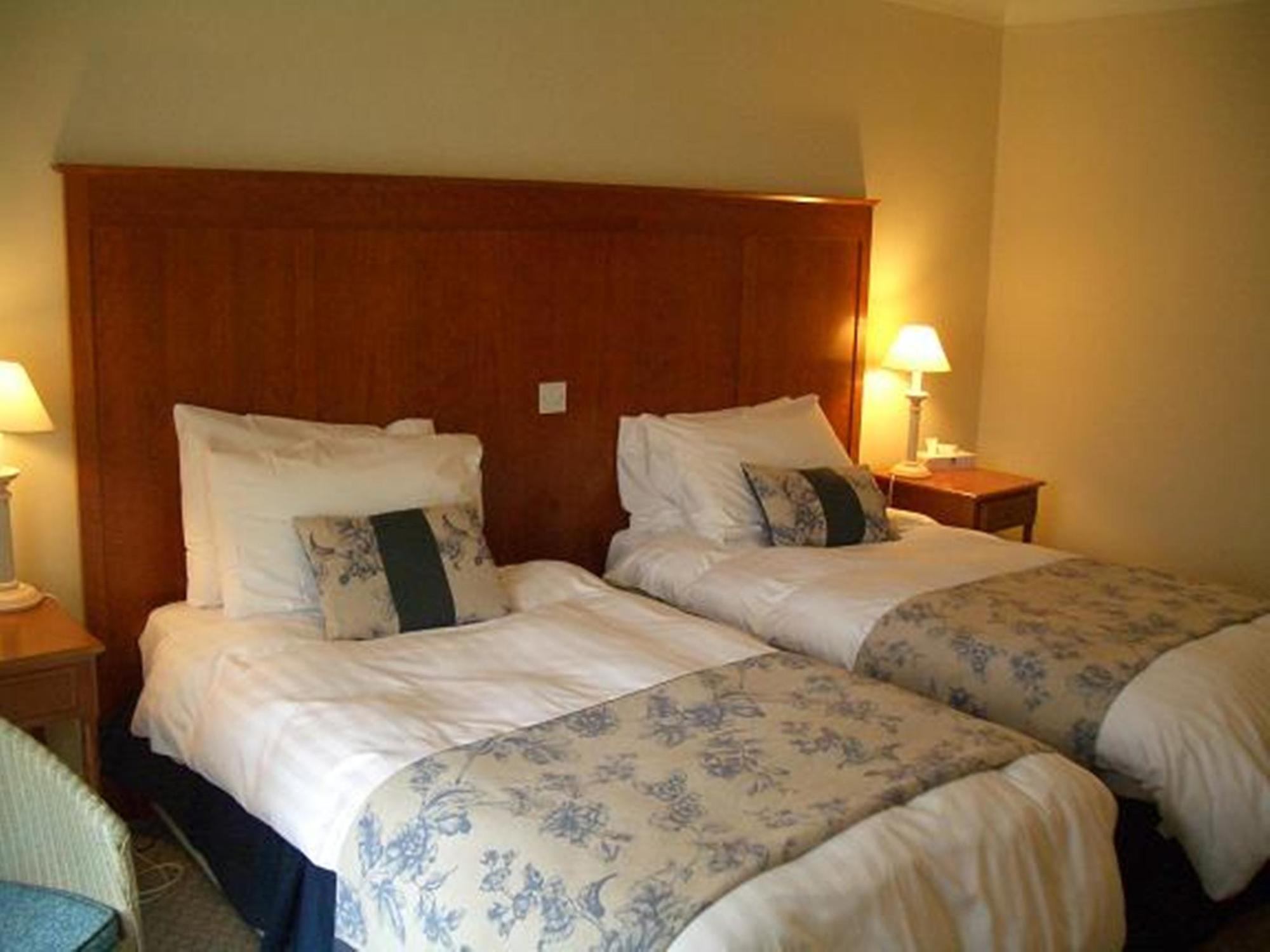 Cross Lanes Hotel Wrexham Room photo